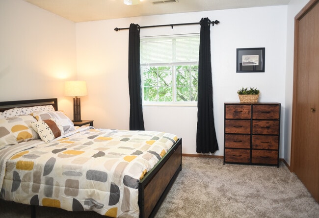 Bedroom#1 - 523 Kimberlite St Unit 523