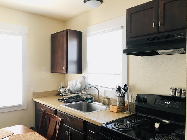 Photo - 4550 Lakeshore Blvd