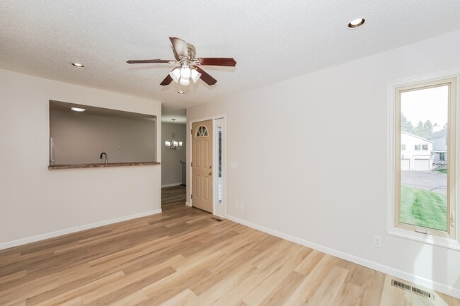 Photo - 373 Elan Ct