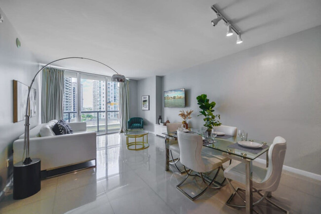 Photo - 485 Brickell Ave Apartment Unit FL16-ID1022268P