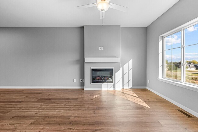 Photo - Spacious New Built, Great Location!