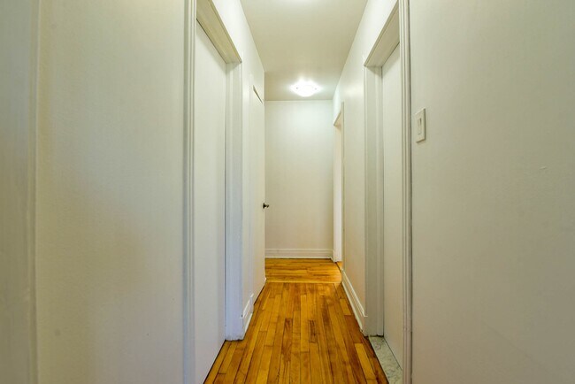 Photo - 4585 Av. Dupuis Unit 7