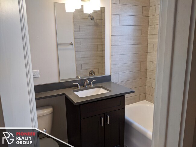 Photo - 2329 N Rockwell St Unidad 2319-A1