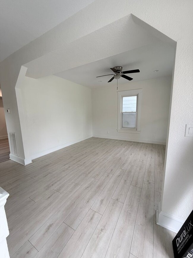 Photo - Gorgeous Four Bedroom Completed Upgraded