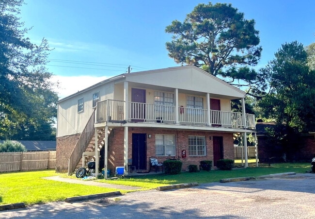 Updated 1BR/1BA Apartment Near UWF – Ideal... - Updated 1BR/1BA Apartment Near UWF – Ideal... Unit B-1