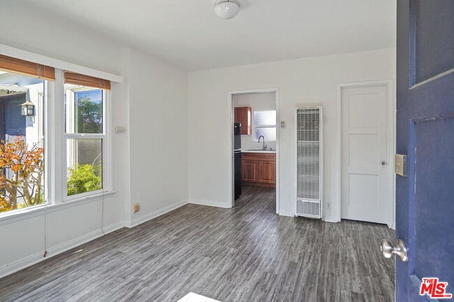 Photo - 216 6th Ave