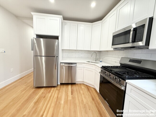 Building Photo - 36 Raven St Unit #1 Rental