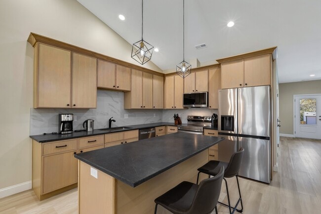 Photo - 190 Weaver Line Unidad A