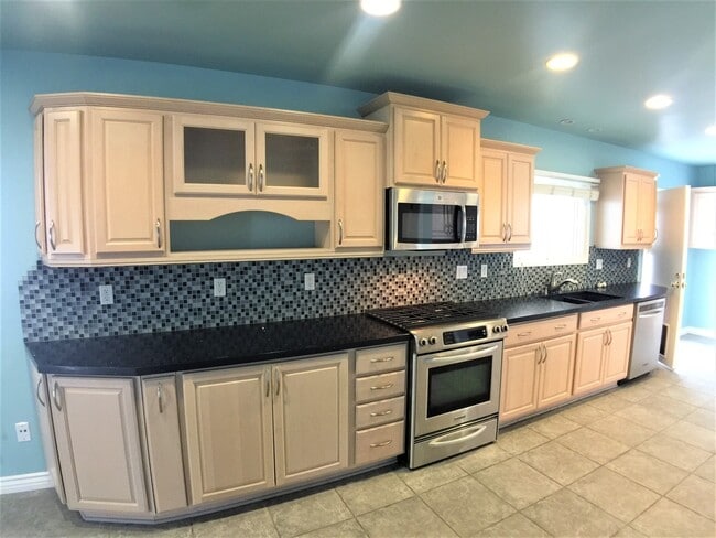 Photo - 4 Bed/ 2 Bath House Rental in El Segundo