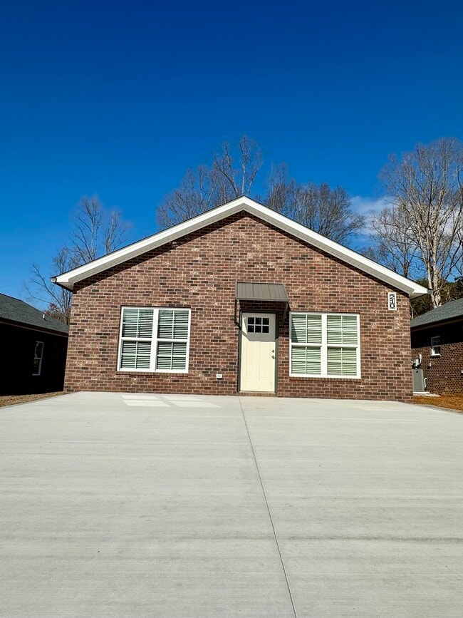 Building Photo - 210 Kinniard Rd Unit 210 Kinniard