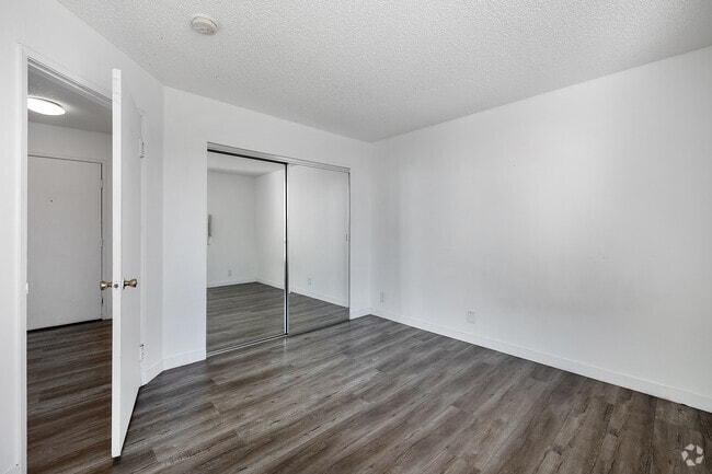 1BR, 1BA - 650SF - Bedroom