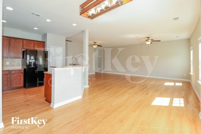 Photo - 691 Silver Moss Dr