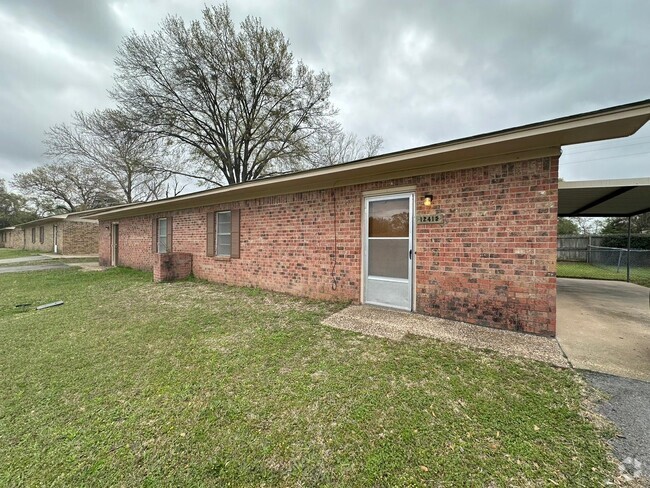 Building Photo - Tour Today! : 2 bedroom 1 bath duplex in W... Rental