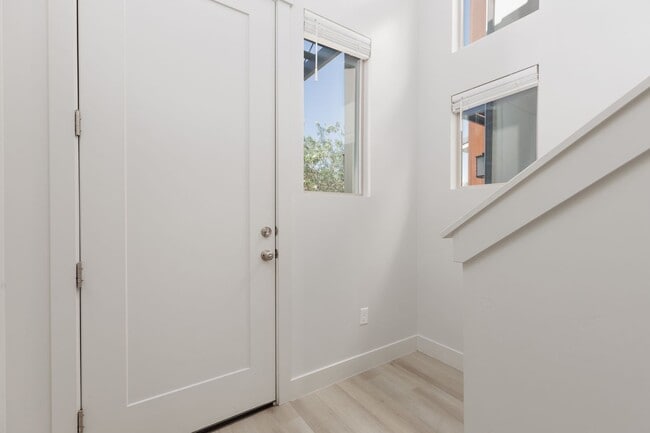3156 E Sky Rim Wy
