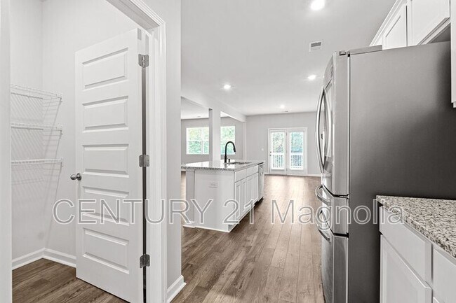 Photo - 552 Post Oak Ln