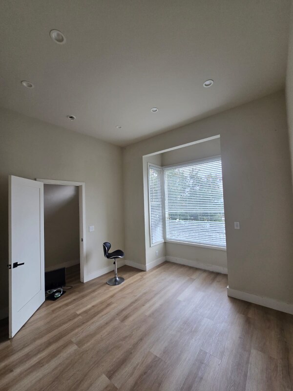 Photo - 1651-1651 La Salle Ave Unit 1649 Upstairs