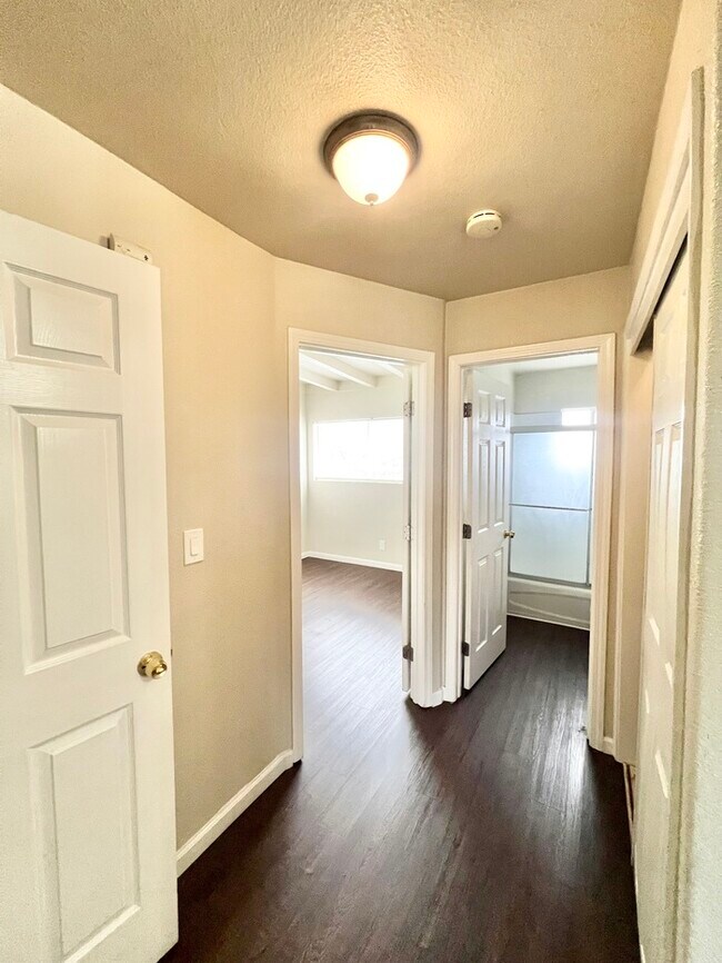 2/1 Duplex in Sacramento! 2822 Del Paso Blvd. Townhome For Rent in