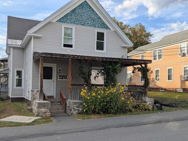 Building Photo - 20 Chellis St Unit 2