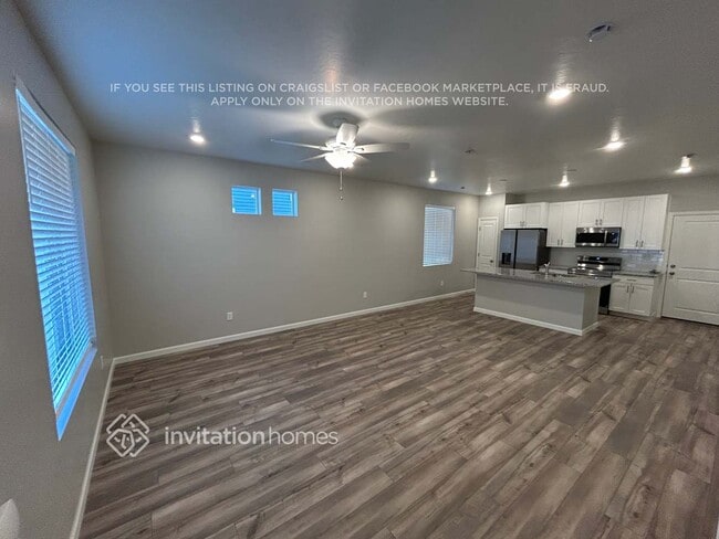 Photo - 114 N Riverside Dr