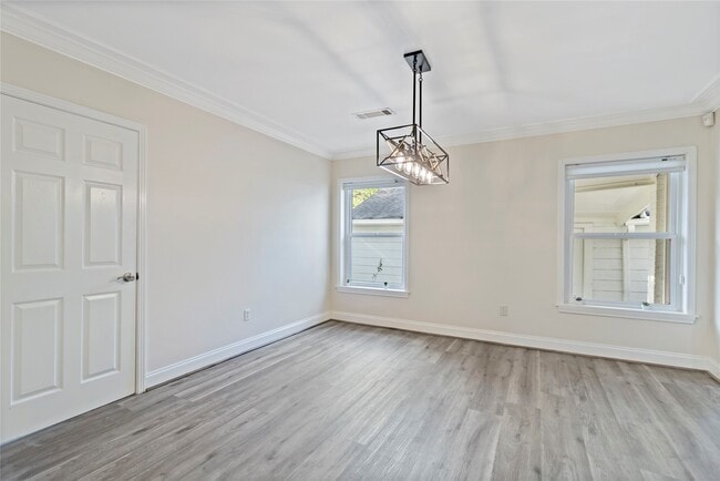 Photo - 2530 Wordsworth St