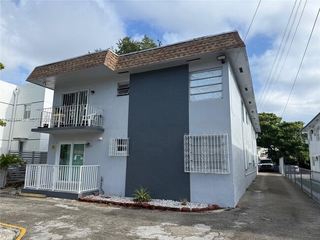 Photo - 767 SW 9th St Unit 201