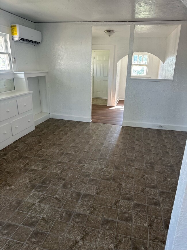 Photo - 825 S Maryland St