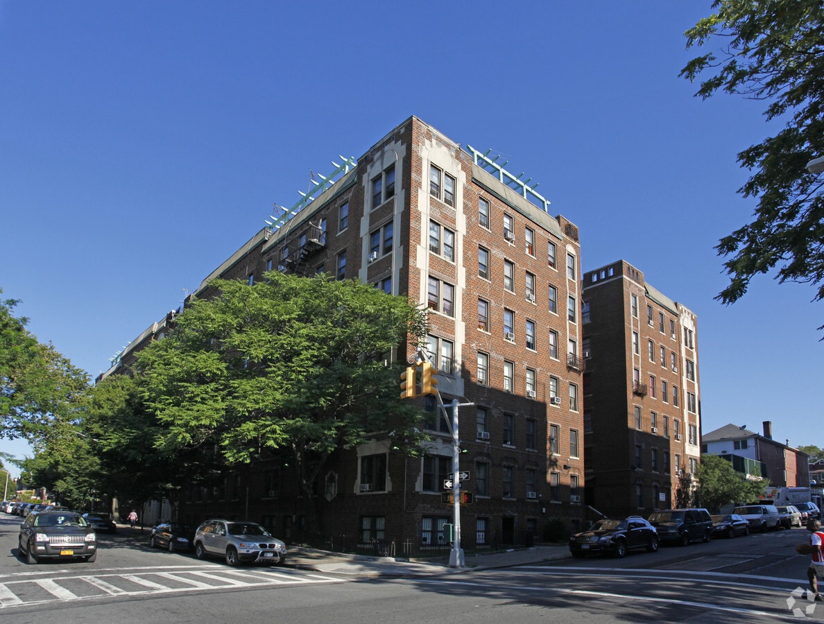 899 Montgomery St - 899 Montgomery St Apartments