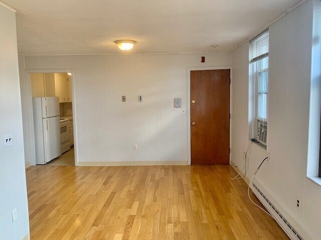 Building Photo - 1 Noyes Pl Unit 8 Rental
