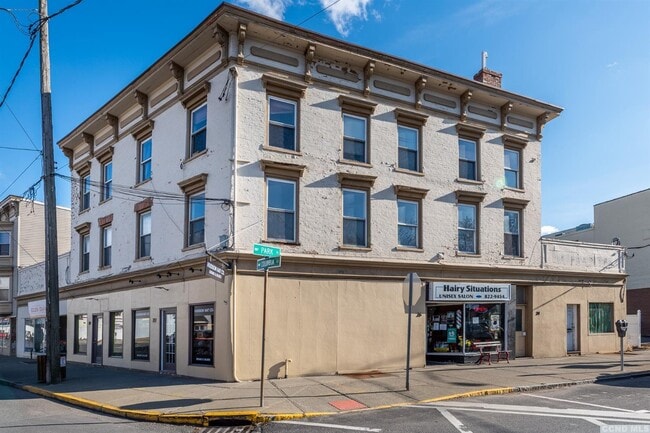 Building Photo - 26 Park Pl Unit 2R