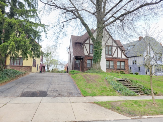 18323 Newell Rd Unit 3