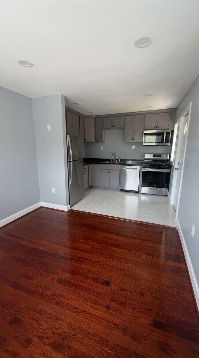 1807 Nova Ave