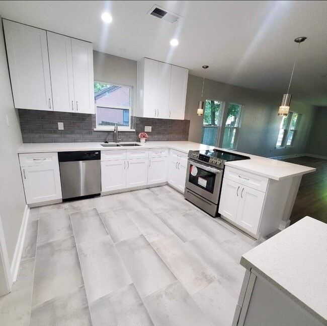 Photo - 217 8th Ave N