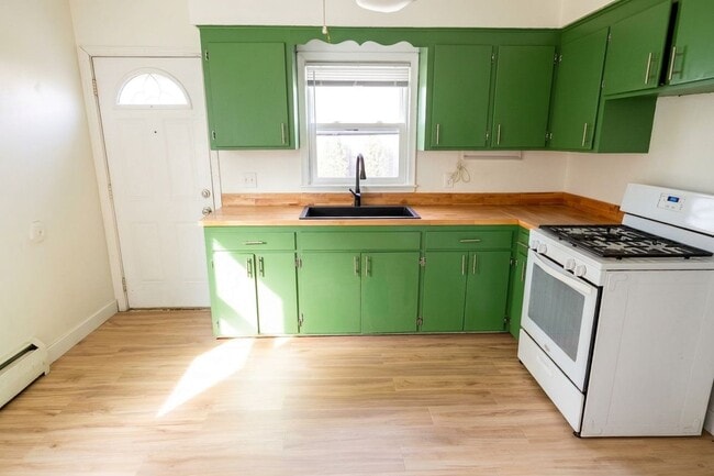 4500 Tyler St NE