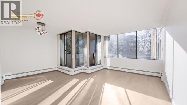 Photo - 1737 Duchess Ave Unité 302