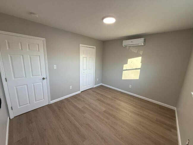 Photo - 214 Church St