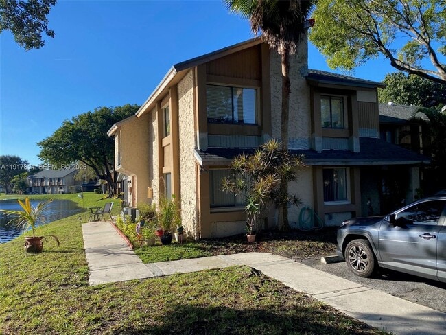 Building Photo - 200 Wimbledon Lakes Dr Unit 200