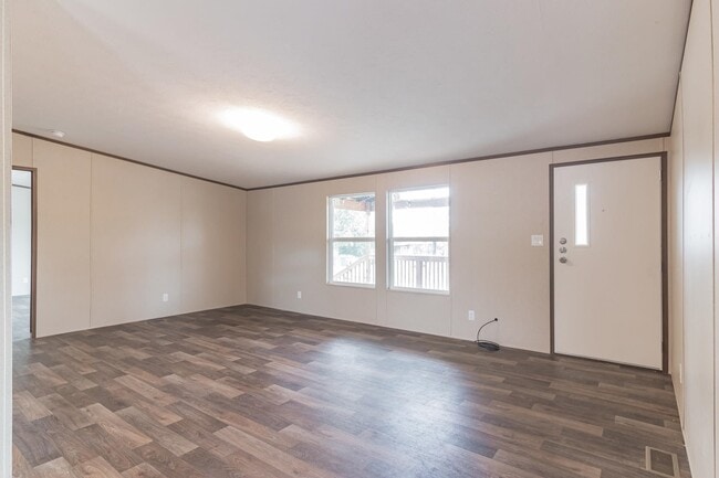 Photo - 104 E Castleshoals Dr