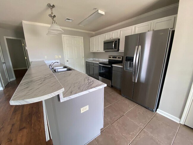 Fully Remodeled Kitchen - Guidry Row Apartment Homes