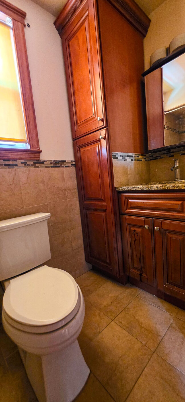 Photo - 97 Elm St Unidad Second Floor Apartment