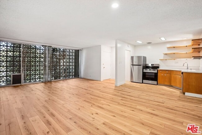 Photo - 9000 Clifton Wy Unidad 6