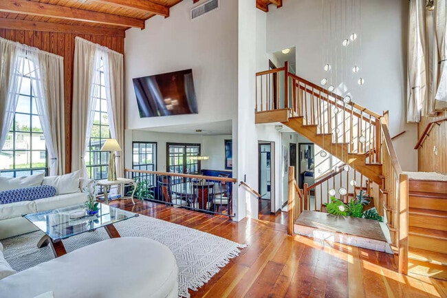 Building Photo - 9 Francis St Unit SI ID1512345P