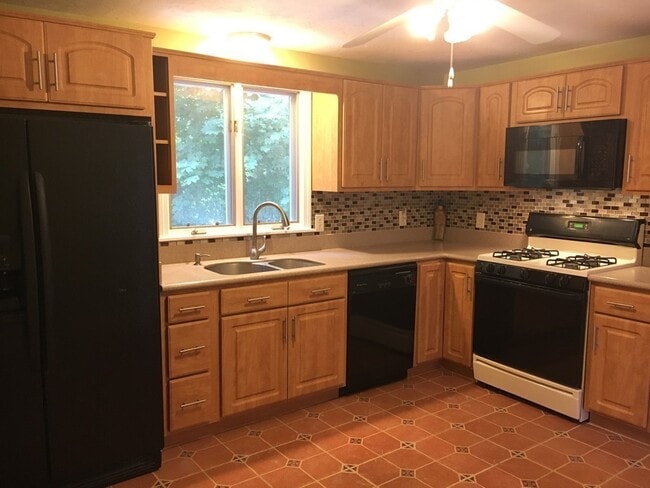 Photo - 5 Lynne Ave Unit 5