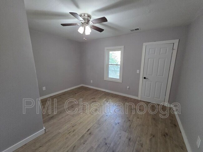 Photo - 1663 Keeble St