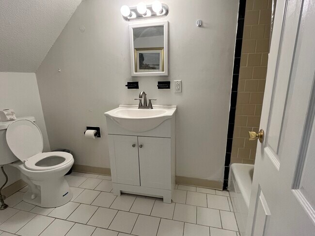 Photo - 2-15 Winn Park