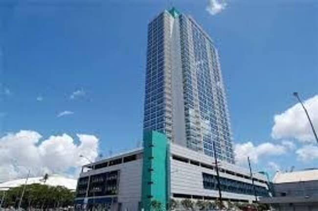 Building Photo - 909 Kapiolani Blvd