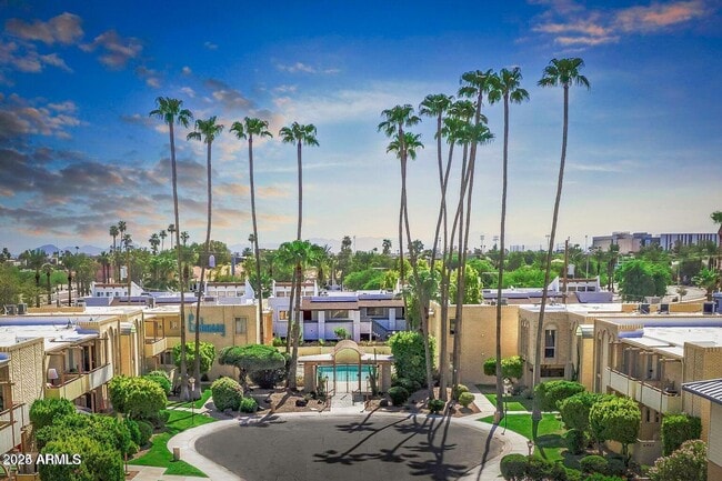 Building Photo - 6943 E 3rd St