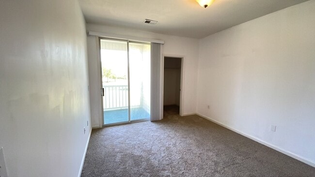 Photo - SPECIAL! 2 Bedroom/2 bath Condo; 1/2 off rent second month Unit 46-H