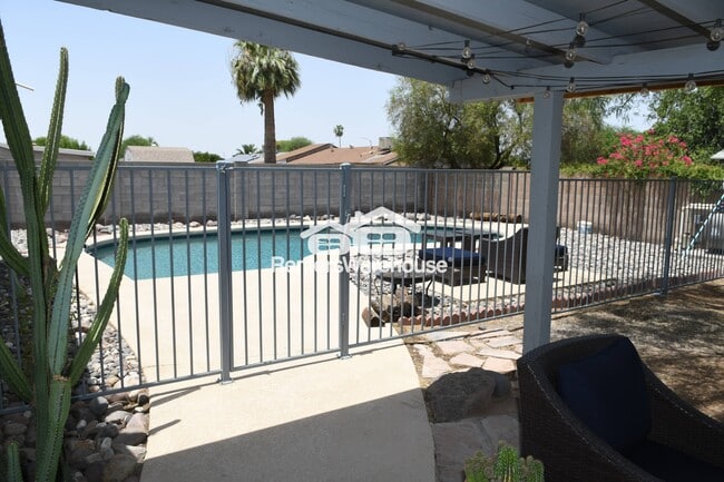 Photo - 1550 W Pershing Ave