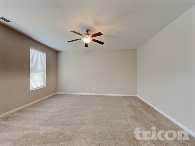 Photo - 142 Daisy Cir