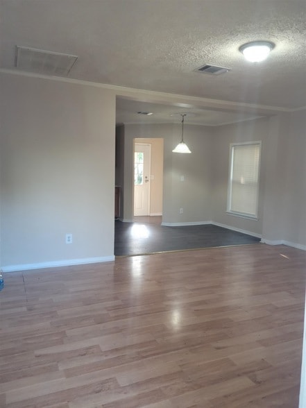 Photo - 37 Evergreen Ave Unidad Apt B
